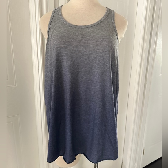 💥3 for $30💥 Ombré Tank Top - Picture 2 of 3